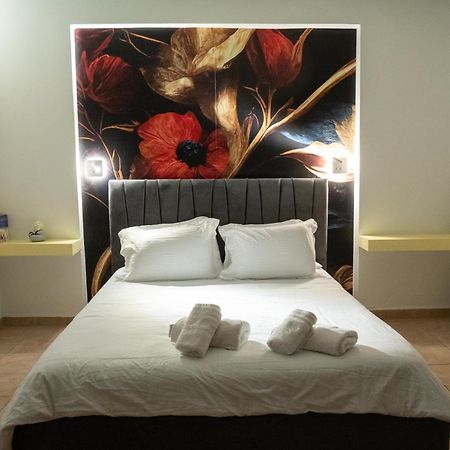 The Whole Packet A5 Center With Parking Apartment Larissa Bagian luar foto