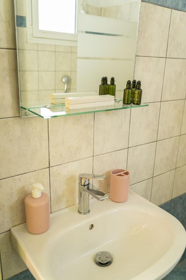 The Whole Packet A5 Center With Parking Apartment Larissa Bagian luar foto